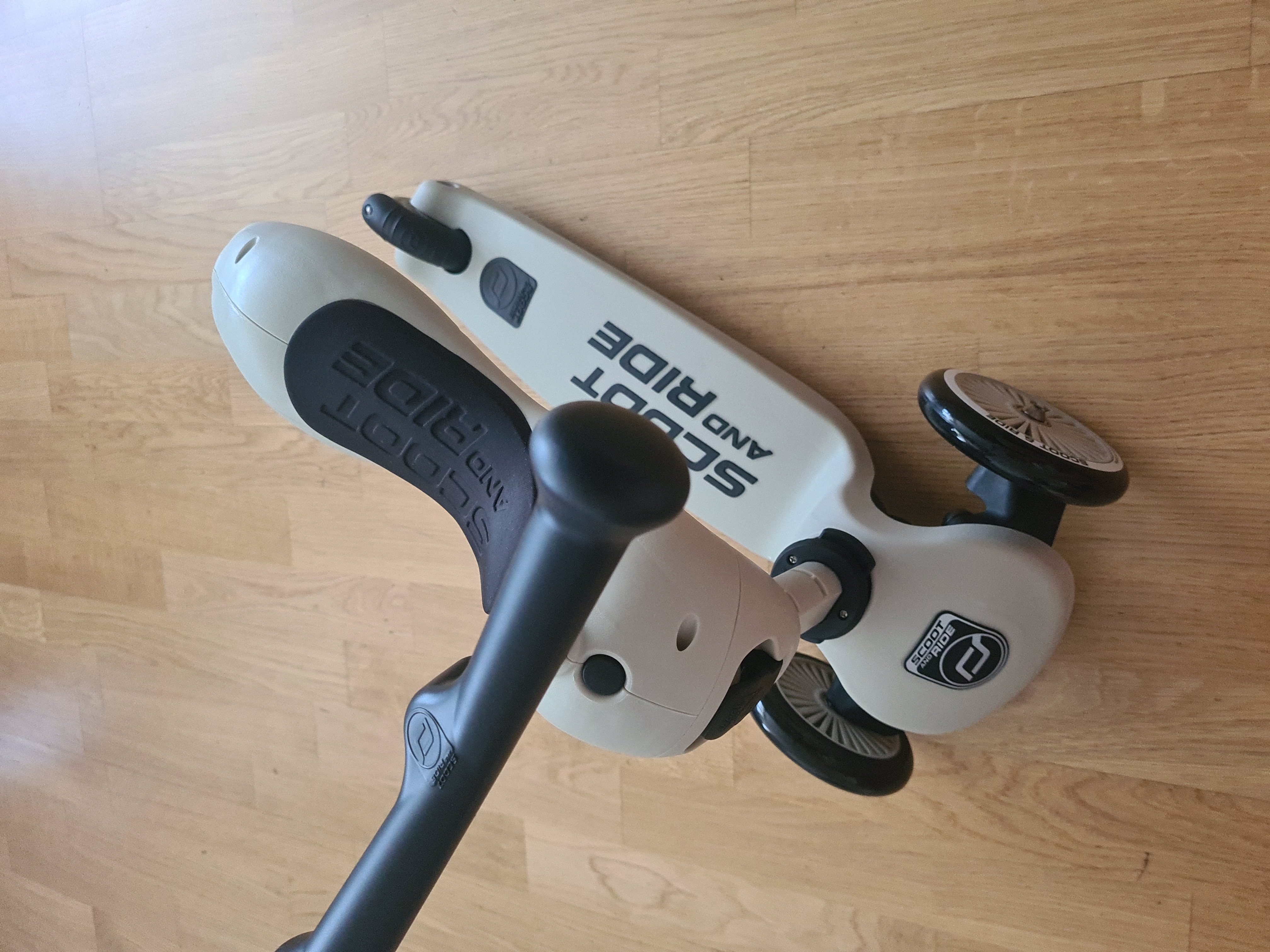 【Bicycle】Children Adjustable Seated or Standing 2-in-1 Scooter Including Safety Pad for Tip Prevention